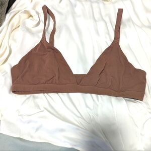 NWOT Fits Everybody Crossover bralette Sz M
